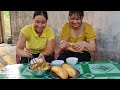 Gà nấu patê ăn với bánh mì