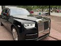 The new Rolls-Royce Phantom VIII has difficulty getting off the transport vehicle