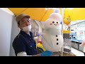 Cotton candy making Snowman.