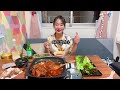 It's spicy but too spicy. [Honsul eating show]