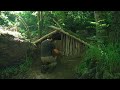 Building complete and warm Viking Shelter under a bridge | Hot Dog for dinner!