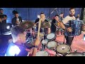 Levi Batera tocando com Banda Som e Louvor