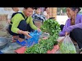 Single mother: harvesting green vegetables to sell at the market - bathing the children - cooking