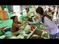 Living Lifestyle & Amazing Lively Cambodian Street Food - Fresh Vegetable, Chicken, Intestine & More