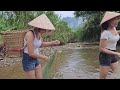 TIMELAPSE: 15 days of two sisters catching fish and building a bamboo house