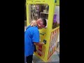 Crissy nuggz vs. Cotton candy machine