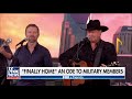 Tracy Lawrence and Craig Morgan perform 'Finally Home'