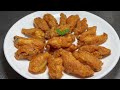 The chef teaches you how to make garlic chicken wings at home. The steps are detailed.  .