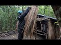 CAMPING IN HEAVY RAIN - BUILD A SIMPLE SMALL HOUSE - ASMR