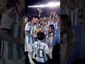 Lionel Messi shows off the World Cup to Argentina’s fans! 🏆