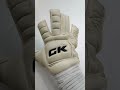 A WORN GOALKEEPER GLOVES #goalkeepergloves #goalkeeper #guante de portero