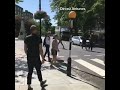 Vídeo de Sir Paul McCartney crossing Abbey Rd today