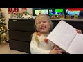 Amelia face liniuțe in caietul ei Kids videos for kids