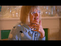 Jancis Robinson demonstrates how to taste a wine
