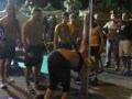 Alcuni ginnasti provano esercizi di Pole Dance, durante il primo meeting sardo di Calisthenics.