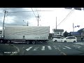 【ドラレコ】対向車のトラックさん信号無視？