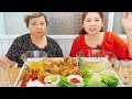 MẸ NẤU BÚN GIÒ VỚI SA TẾ  - CON LÀM 1 TÔ KHỦNG LÙ