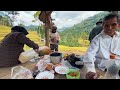 Aktivitas Di Kampung Terpencil. Sawah Lereng Gunung, Indah Alam Desanya, Suasana Pedesaan Jawa Barat