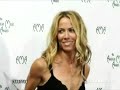 Sheryl Crow double winner @ AMA 2004 red carpet (raw clip)