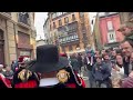 La Cofradía San Saturnino canta a su patrón en la procesión.  Día grande en Pamplona. 29.11.2023