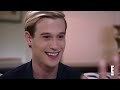 Tyler Henry Reads “Baywatch” Stars Carmen Electra & Brooke Burns | Hollywood Medium | E!