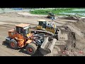 Extremely Heavy Shantui DH17c2 Bulldozer Pushing Sand with Dongfeng Dump Trucks Dumping Sand Filling