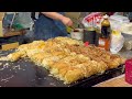 忙しいお好み焼き屋台