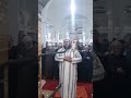 The cat enters the mosque, jumps on the imam's shoulders and kisses his face || Cat Reacts to Imam