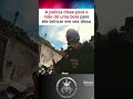 a polícia viu o menino com uma arma de briquedo olher o que ele fes