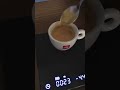 Espresso com a Delonghi Dedica