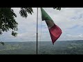 La cabaña bonita 🏘️ será la de arriba.