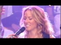 Simona Ventura intervista (penosamente) Sheryl Crow a 