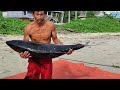 Nelayan Kewalahan Mengangkat Ikan Tuna Jumbo Hasil Mancingnya !!