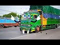 Wadidawwww ‼️‼️ There's a tiktok dancing truck, a telolet bus, the truck head is scary