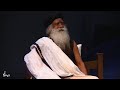 Razmislite dvaput pre nego što obučete nešto crno | Sadhguru