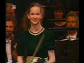 Young Hilary Hahn plays Bach (Gigue in d minor)