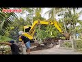 excavator perbaiki jalan berlubang akibat tergerus aliran air  #constructionequipment