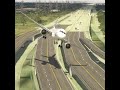 Incredible View! A320 make Landing in Highway full of traffic